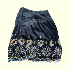 Embroidered cute skirt